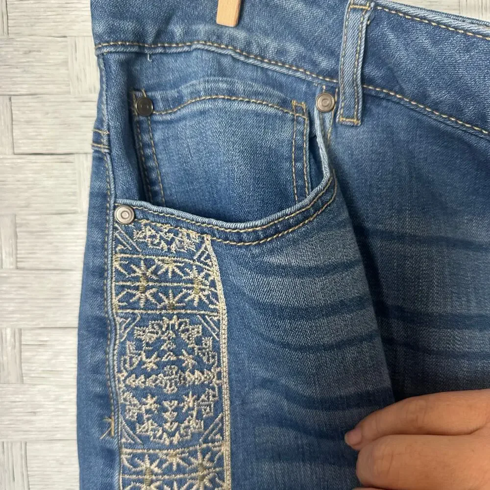 EST.1946 Denim skirt embroidered on sides, packets,‎ zip fly, ram hem plus size